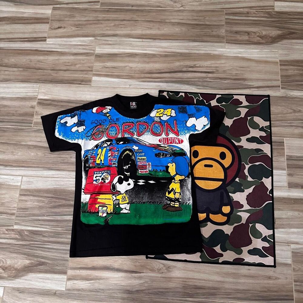 Rare Vintage Jeff Gordon Nascar AOP PEANUTS t shirt. Giant by Teejays tag